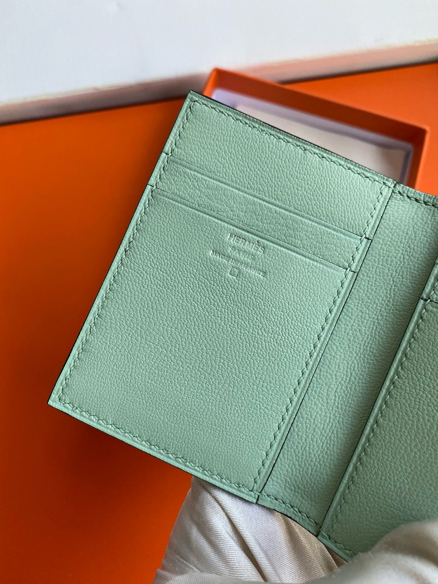 H**mes mc² euclide card holder in vert d