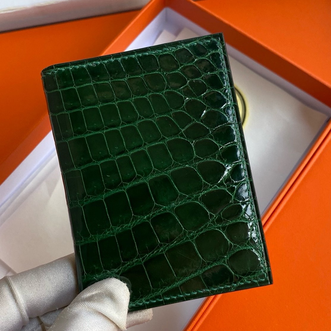 H**mes mc² euclide card holder in vert emeraud shiny alligator leather