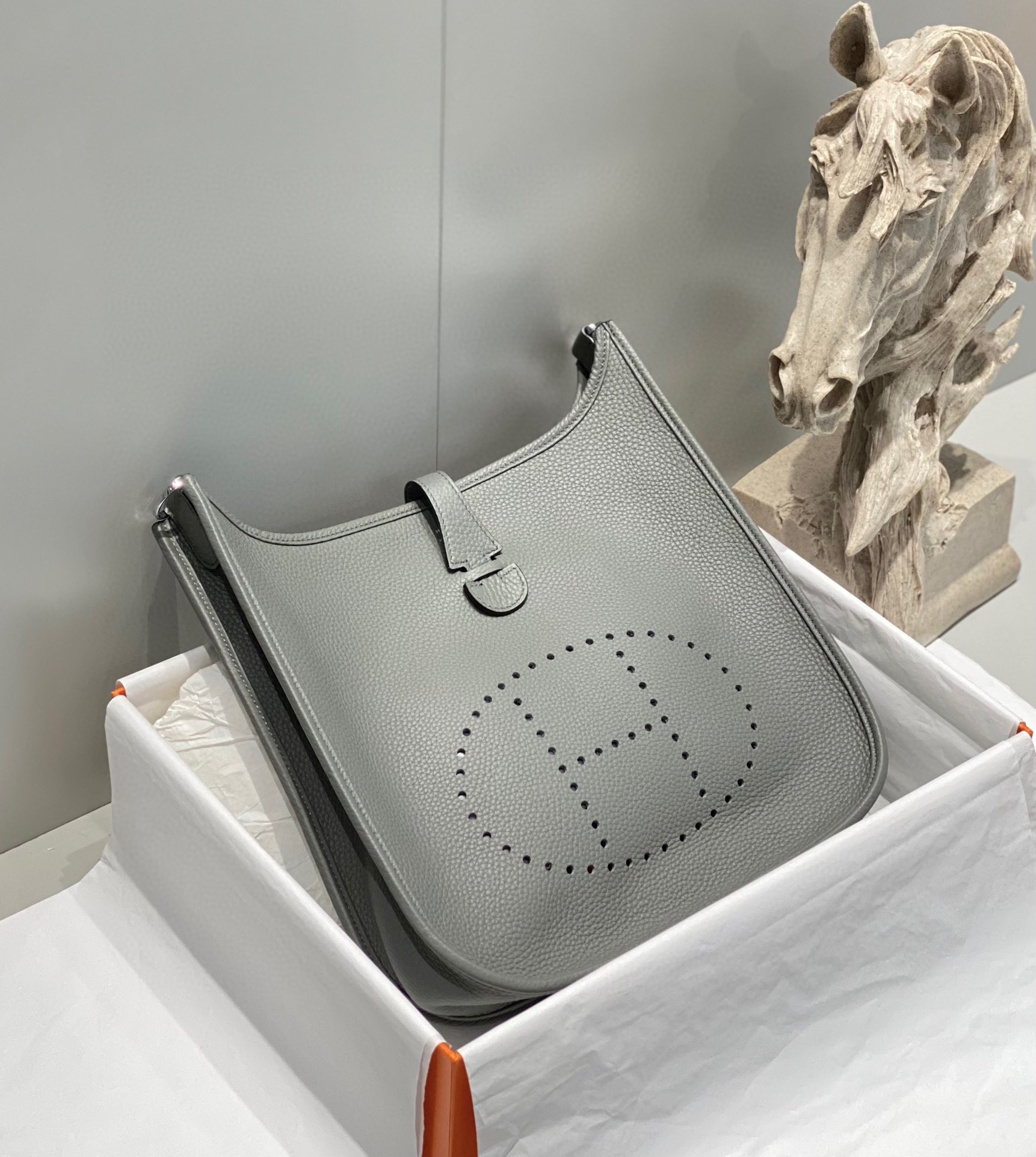 H**mes evelyne iii 29 bag in gris meyer clemence leather