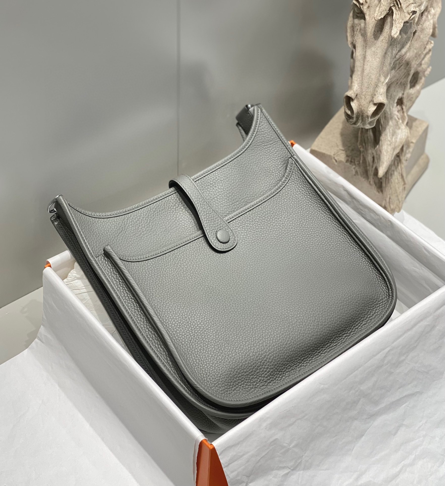 H**mes evelyne iii 29 bag in gris meyer clemence leather