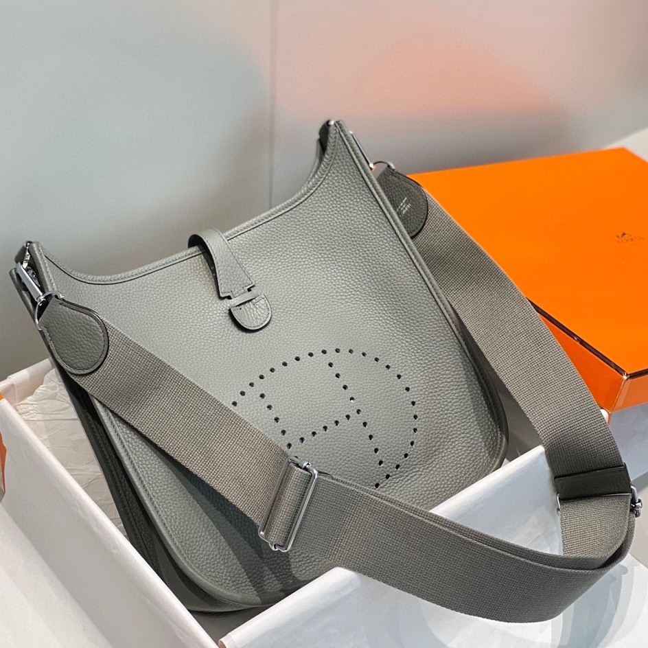 H**mes evelyne iii 29 bag in gris meyer clemence leather