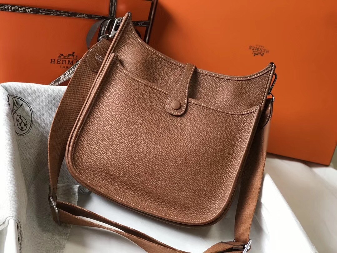 H**mes evelyne iii 29 pm bag in gold clemence leather