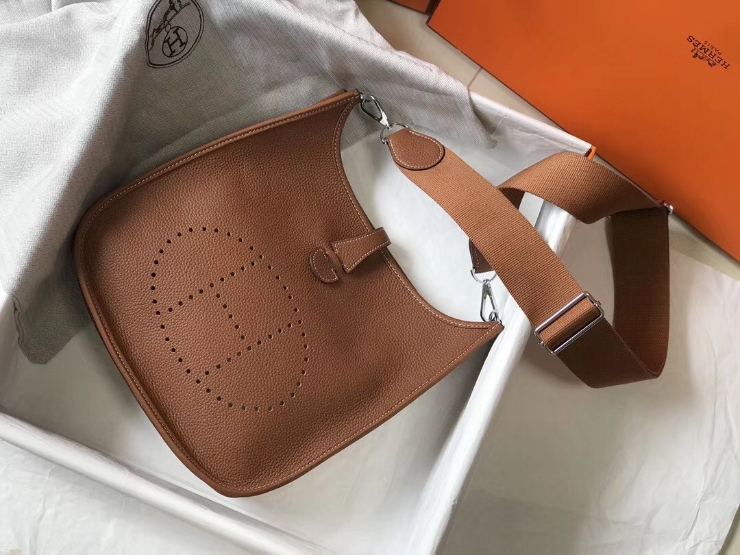 H**mes evelyne iii 29 pm bag in gold clemence leather
