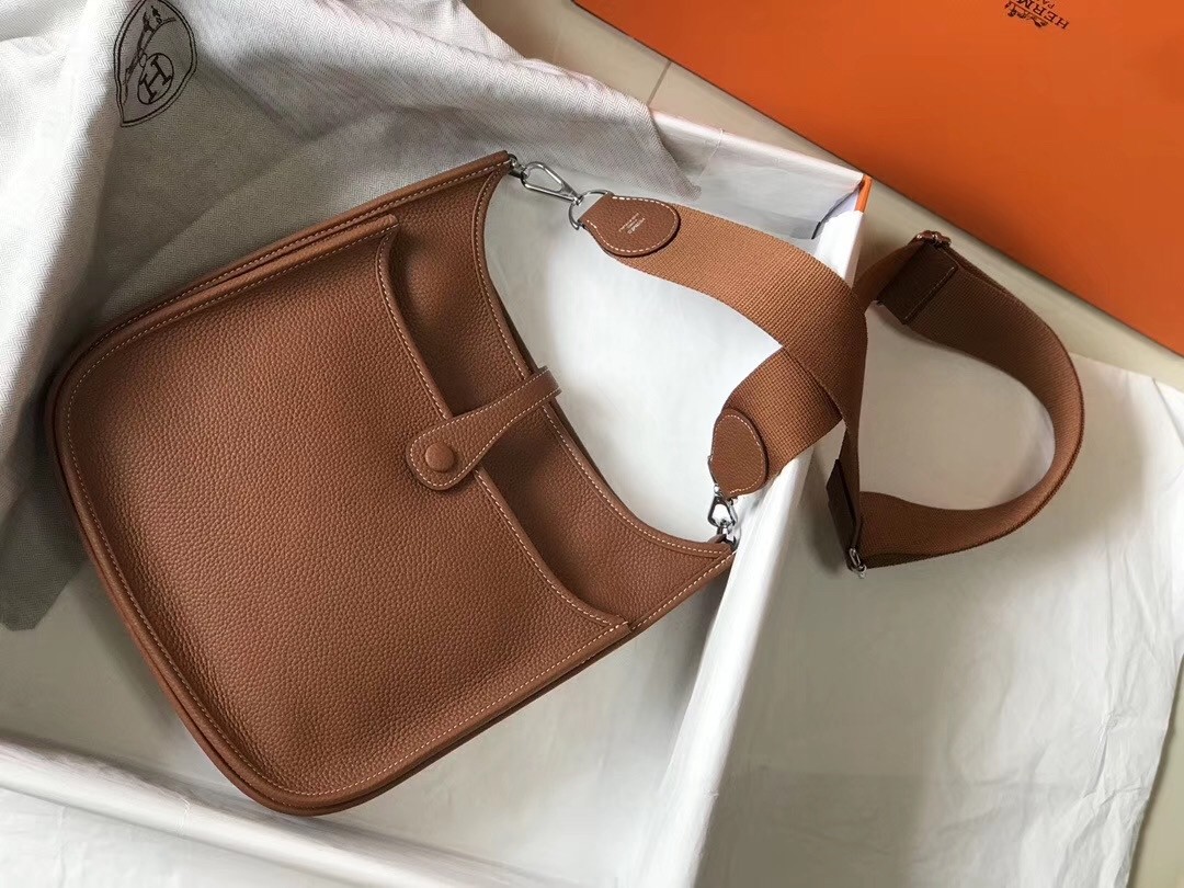 H**mes evelyne iii 29 pm bag in gold clemence leather