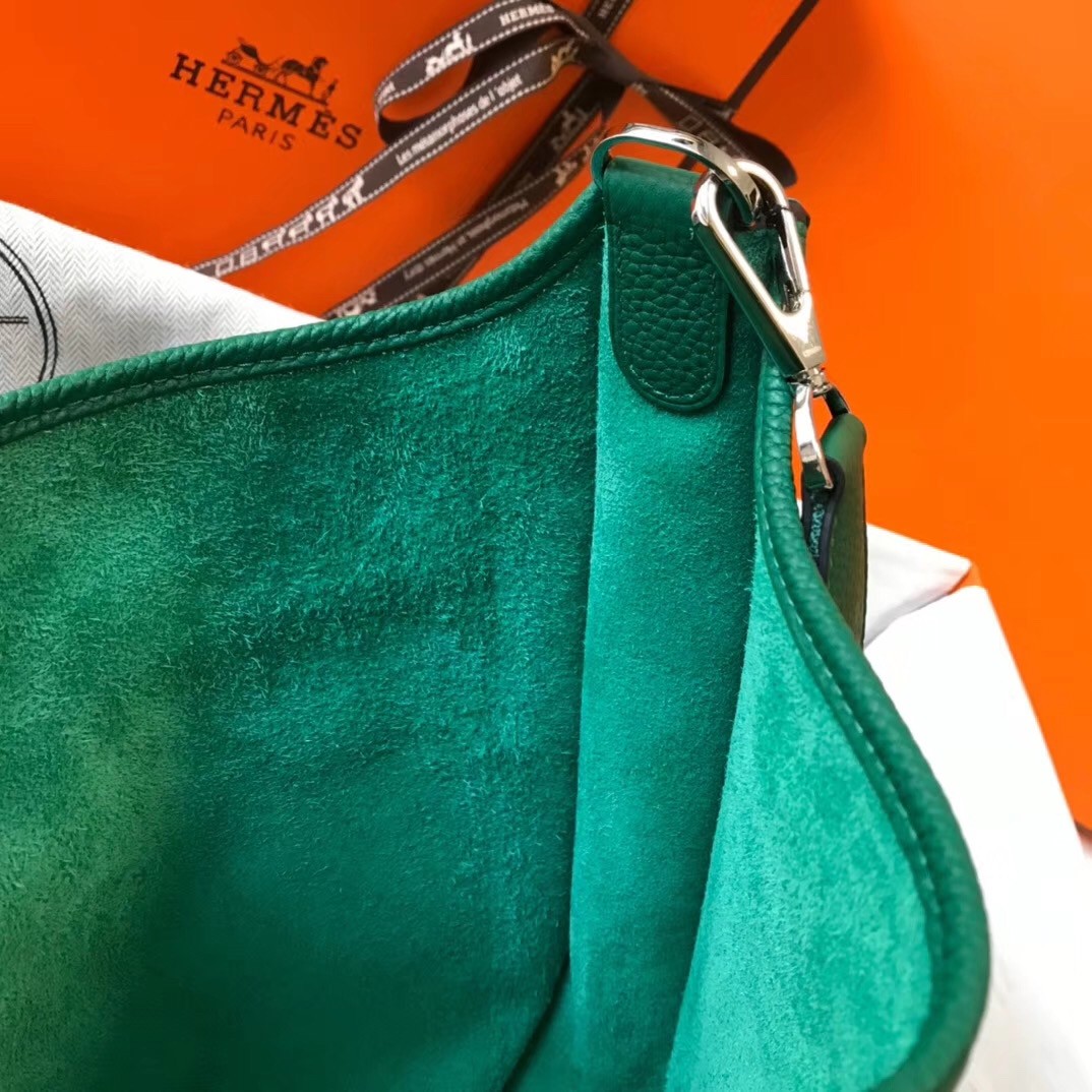 H**mes evelyne iii 29 pm bag in vert vertigo clemence leather