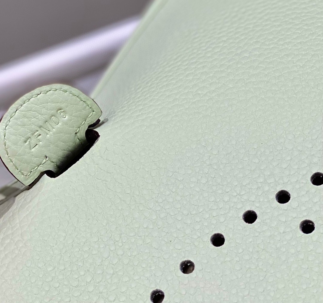 H**mes evelyne iii 29 bag in vert fizz clemence leather