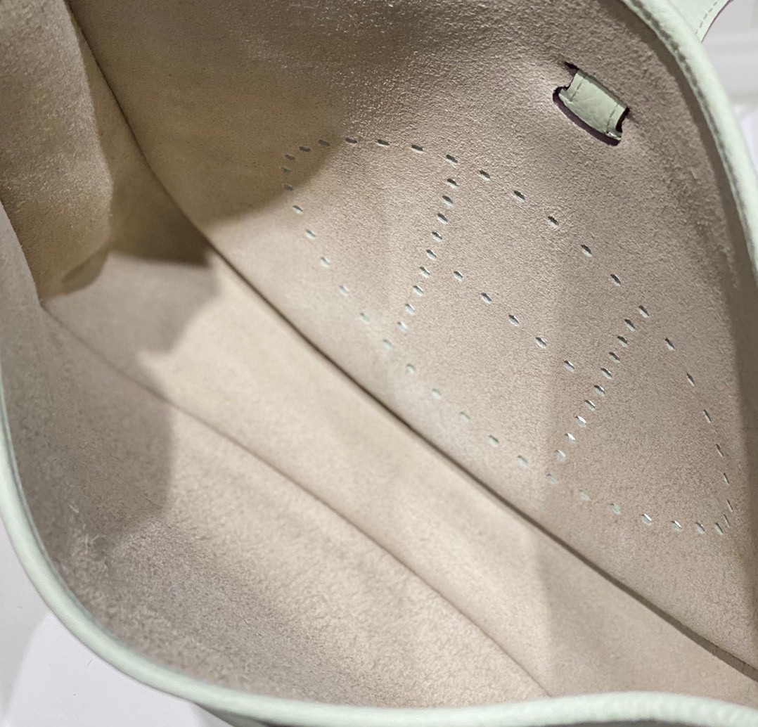 H**mes evelyne iii 29 bag in vert fizz clemence leather