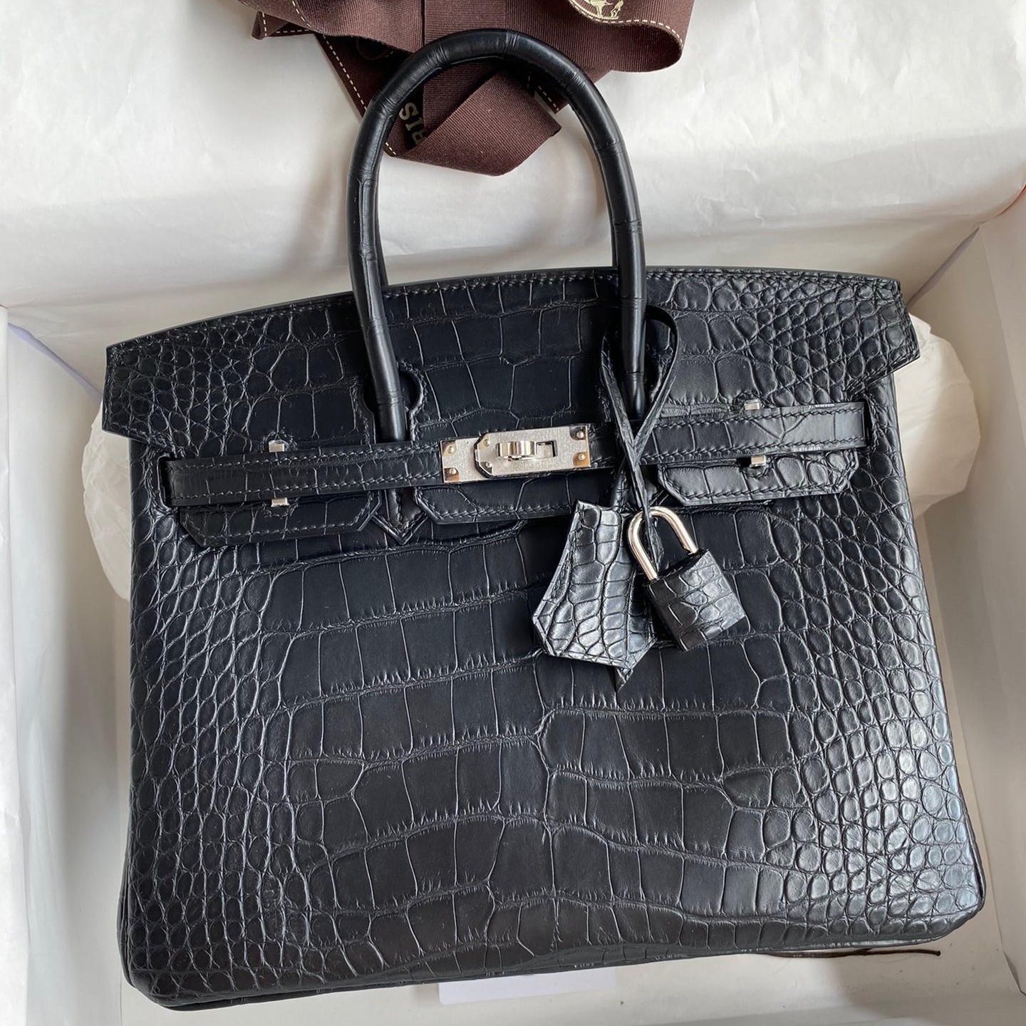 H**mes birkin 25 retourne handmade bag in black matte alligator leather