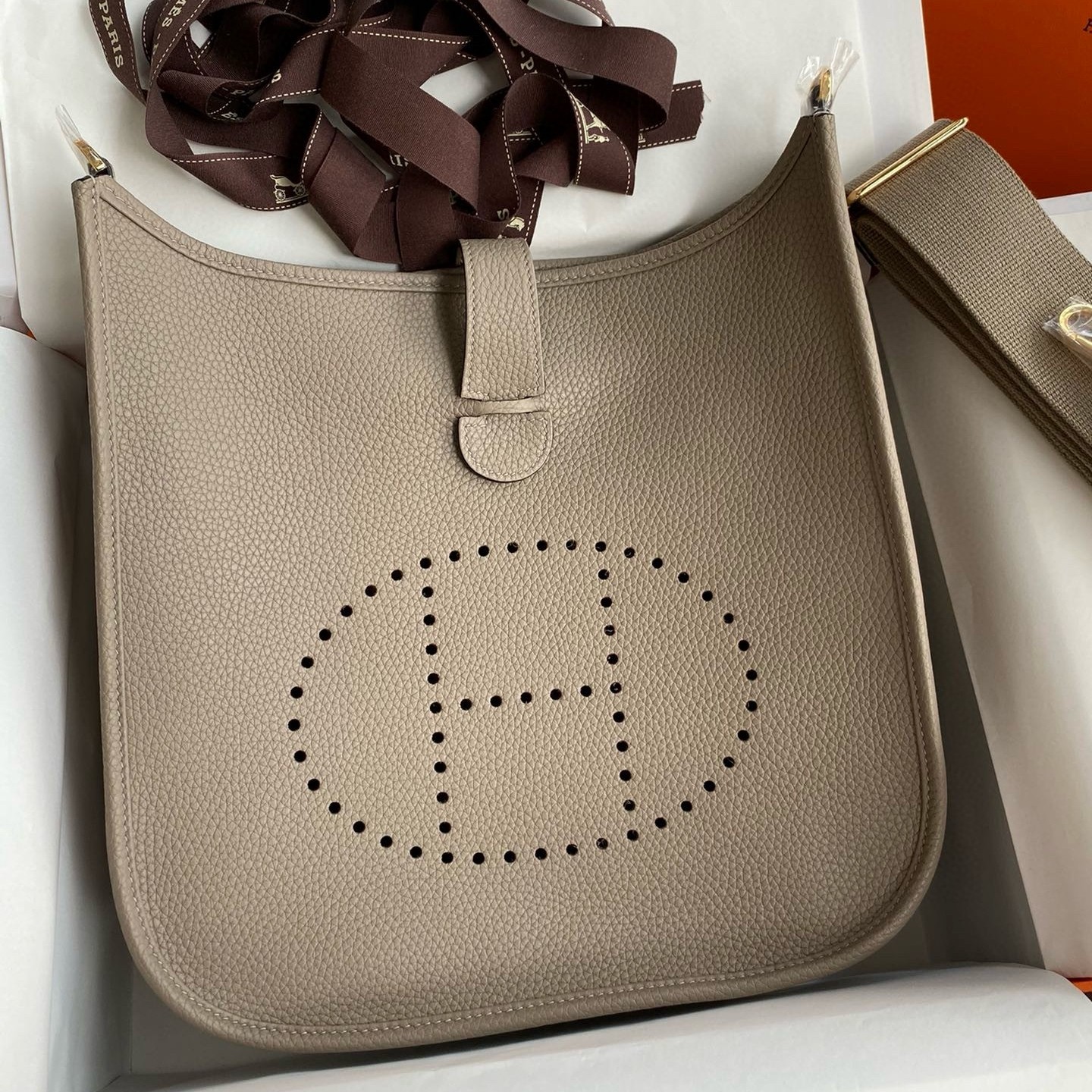 H**mes evelyne iii pm 29 handmade bag in gris asphalt clemence leather