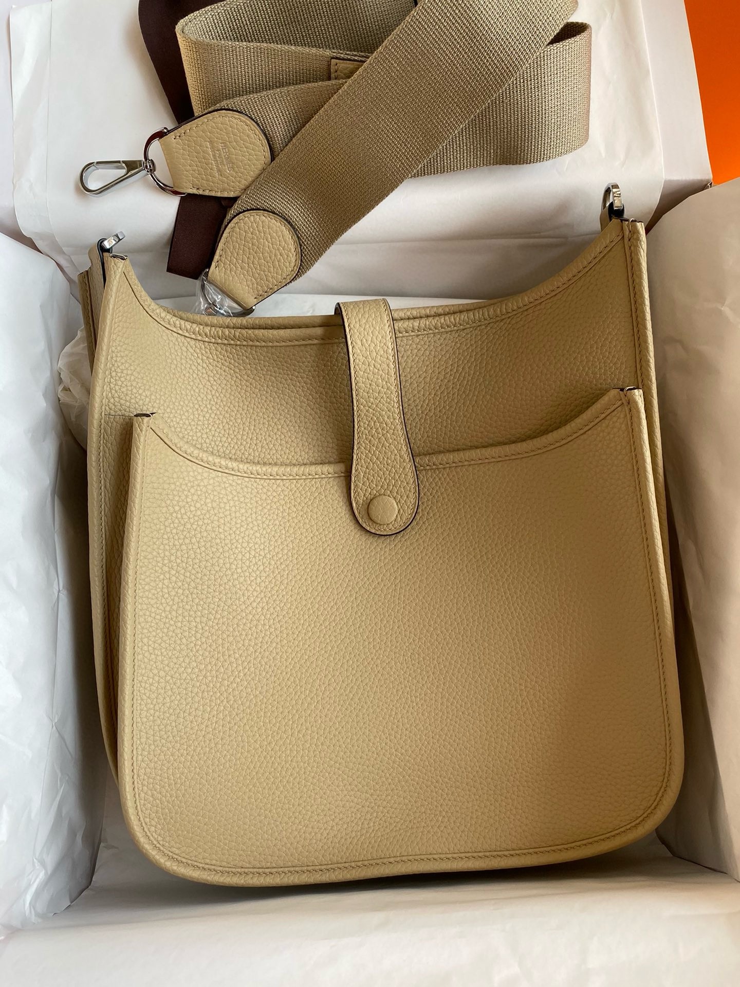 H**mes evelyne iii pm 29 handmade bag in gold clemence leather