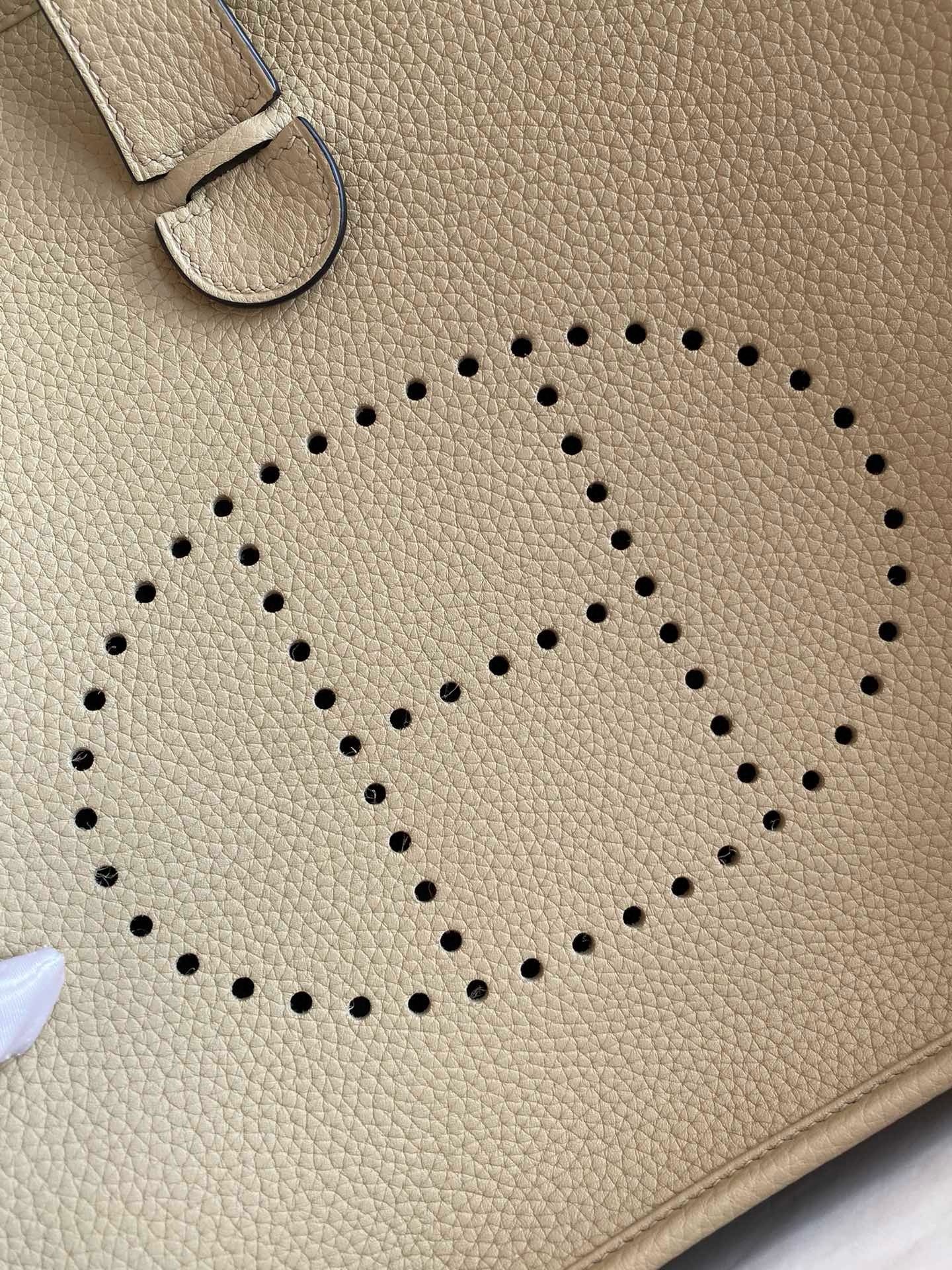 H**mes evelyne iii pm 29 handmade bag in gold clemence leather