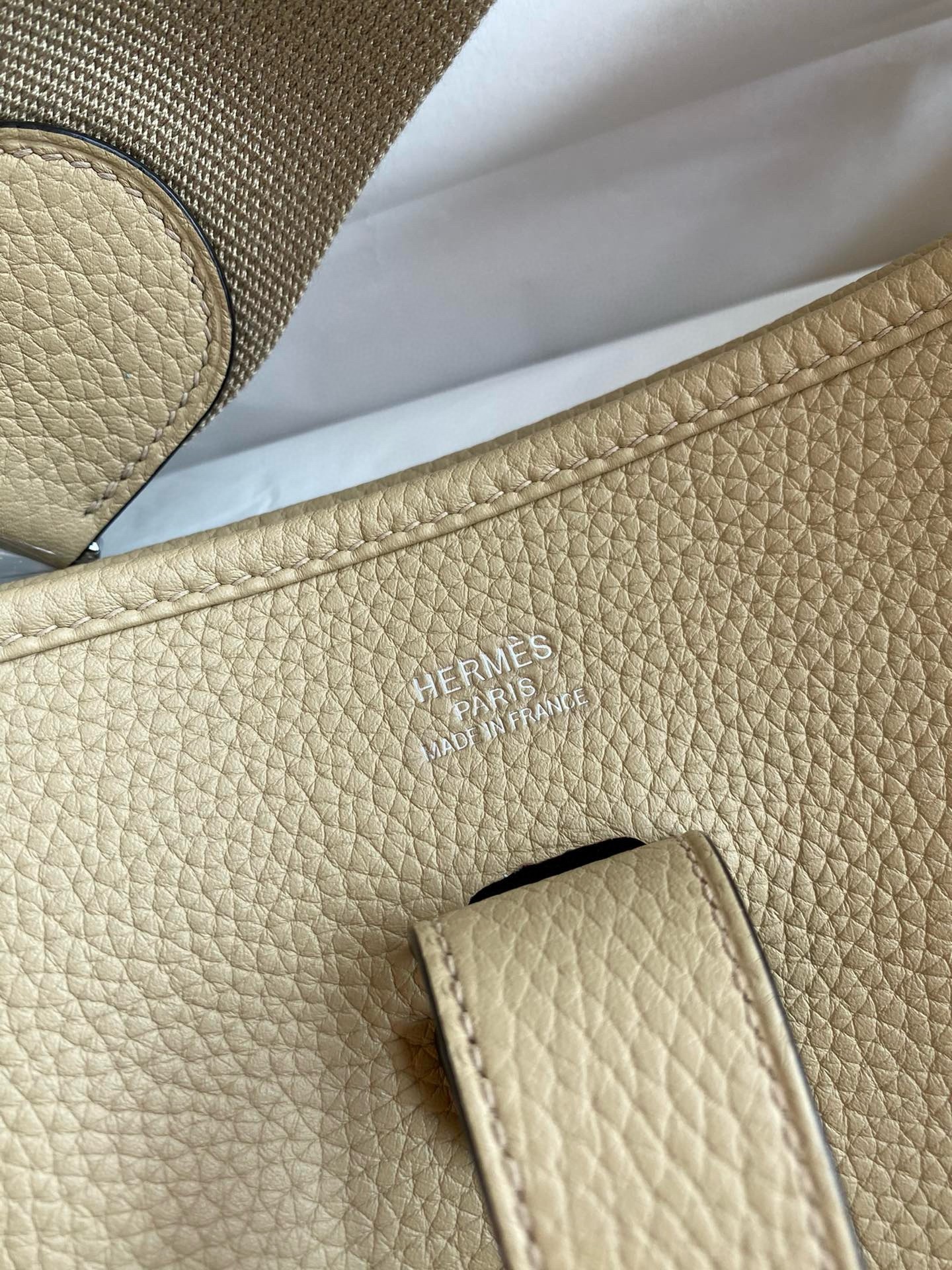 H**mes evelyne iii pm 29 handmade bag in gold clemence leather