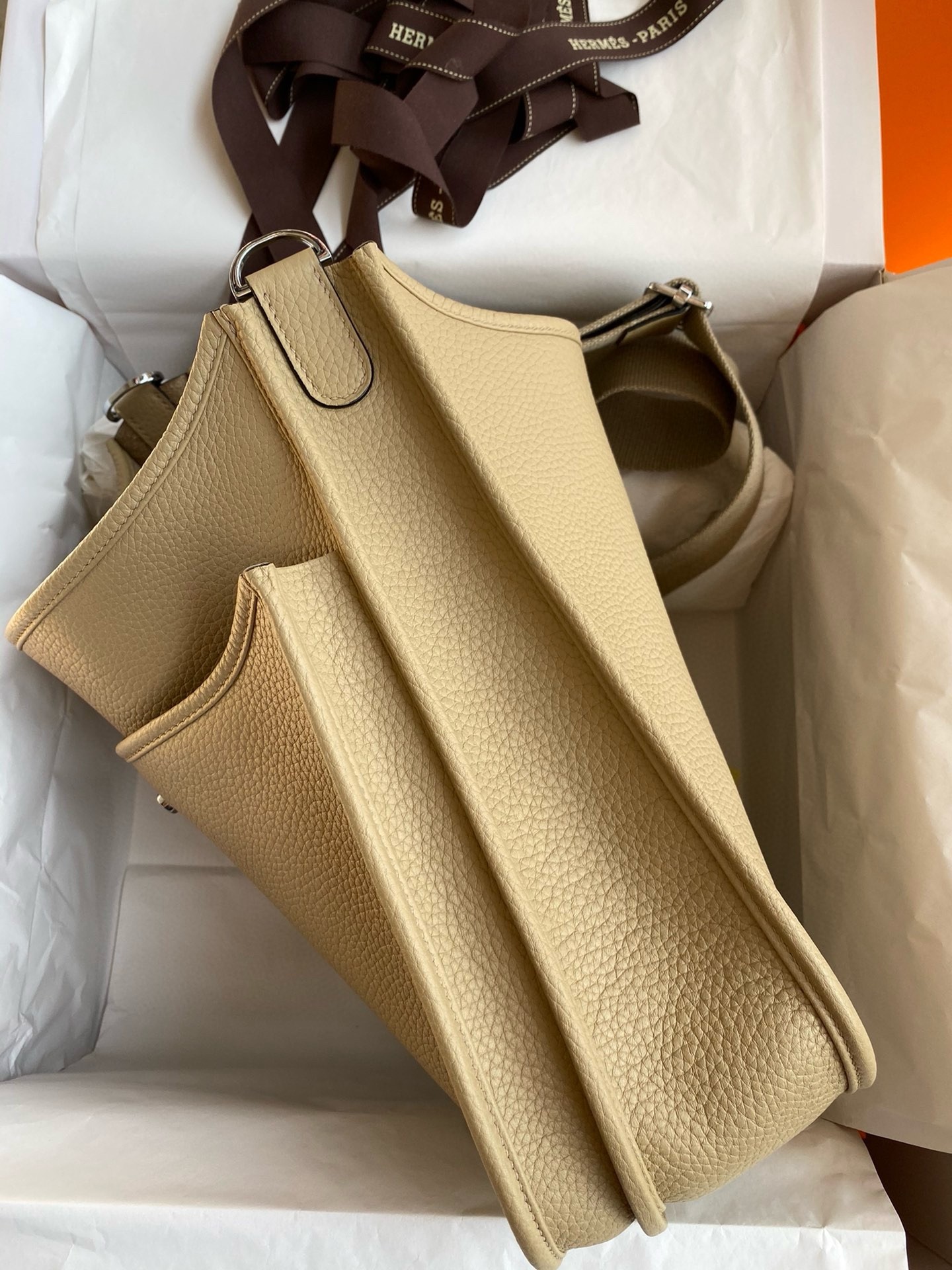 H**mes evelyne iii pm 29 handmade bag in gold clemence leather