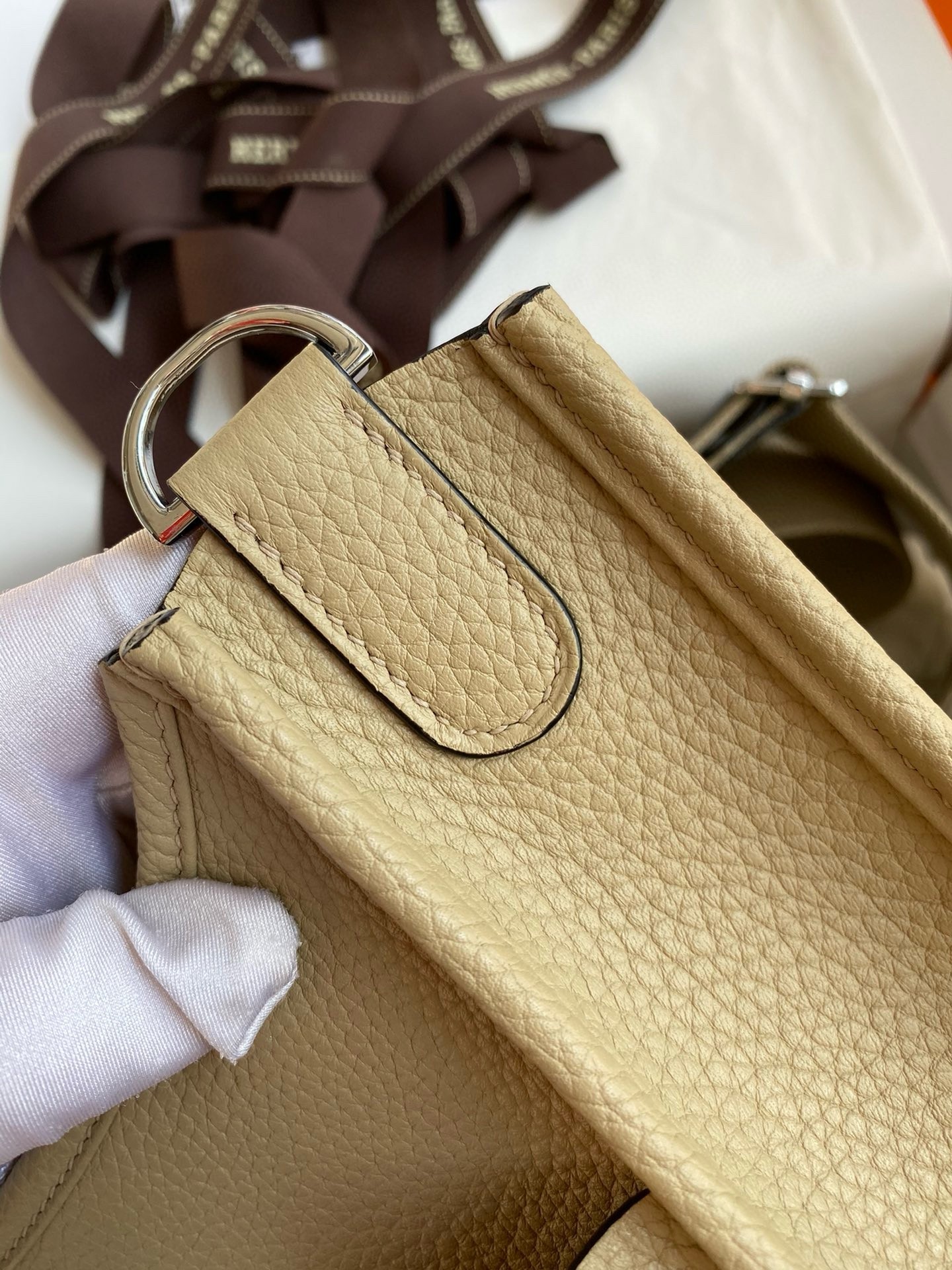 H**mes evelyne iii pm 29 handmade bag in gold clemence leather