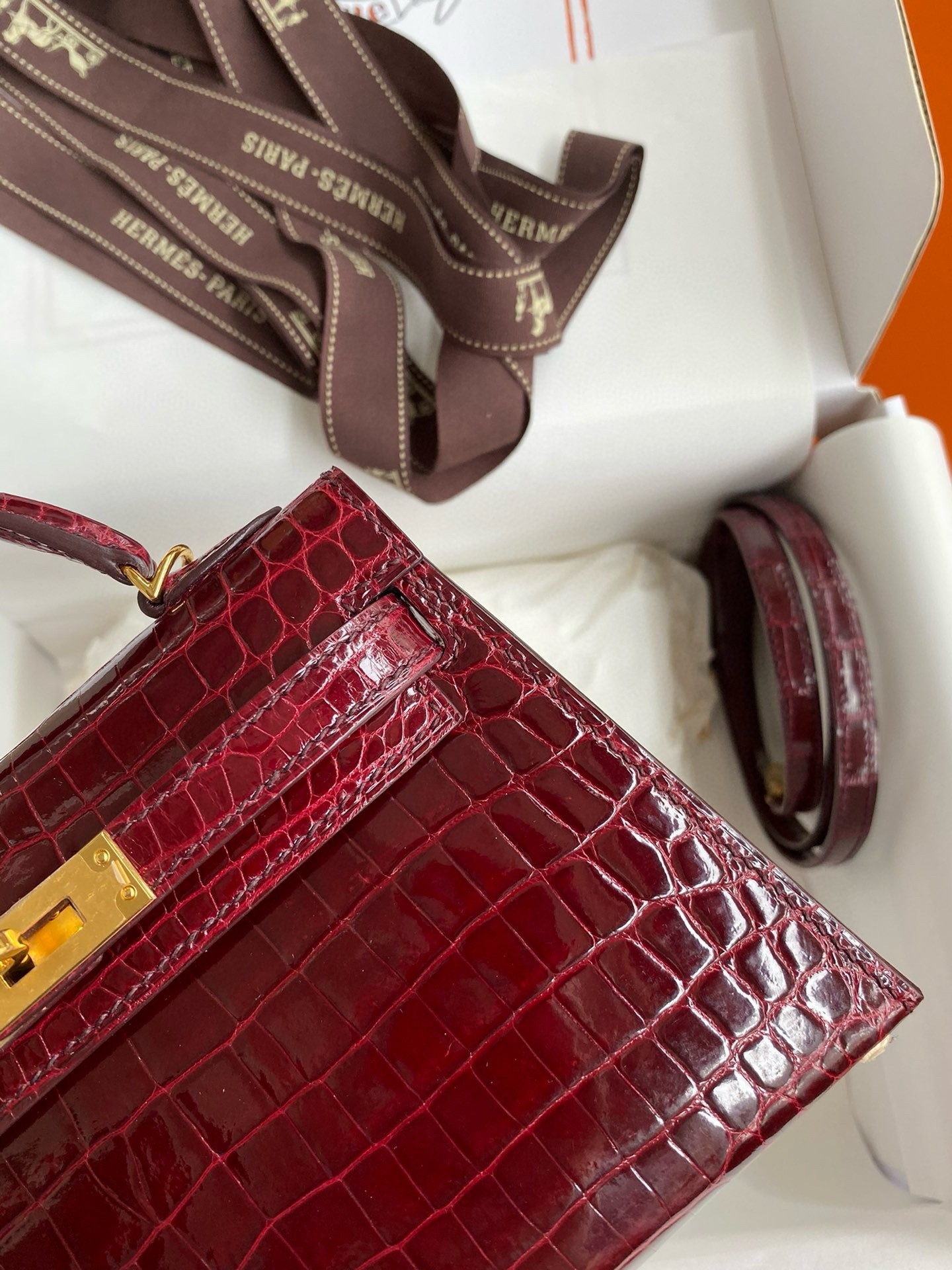 H**mes kelly mini ii sellier handmade bag in bordeaux shiny alligator leather