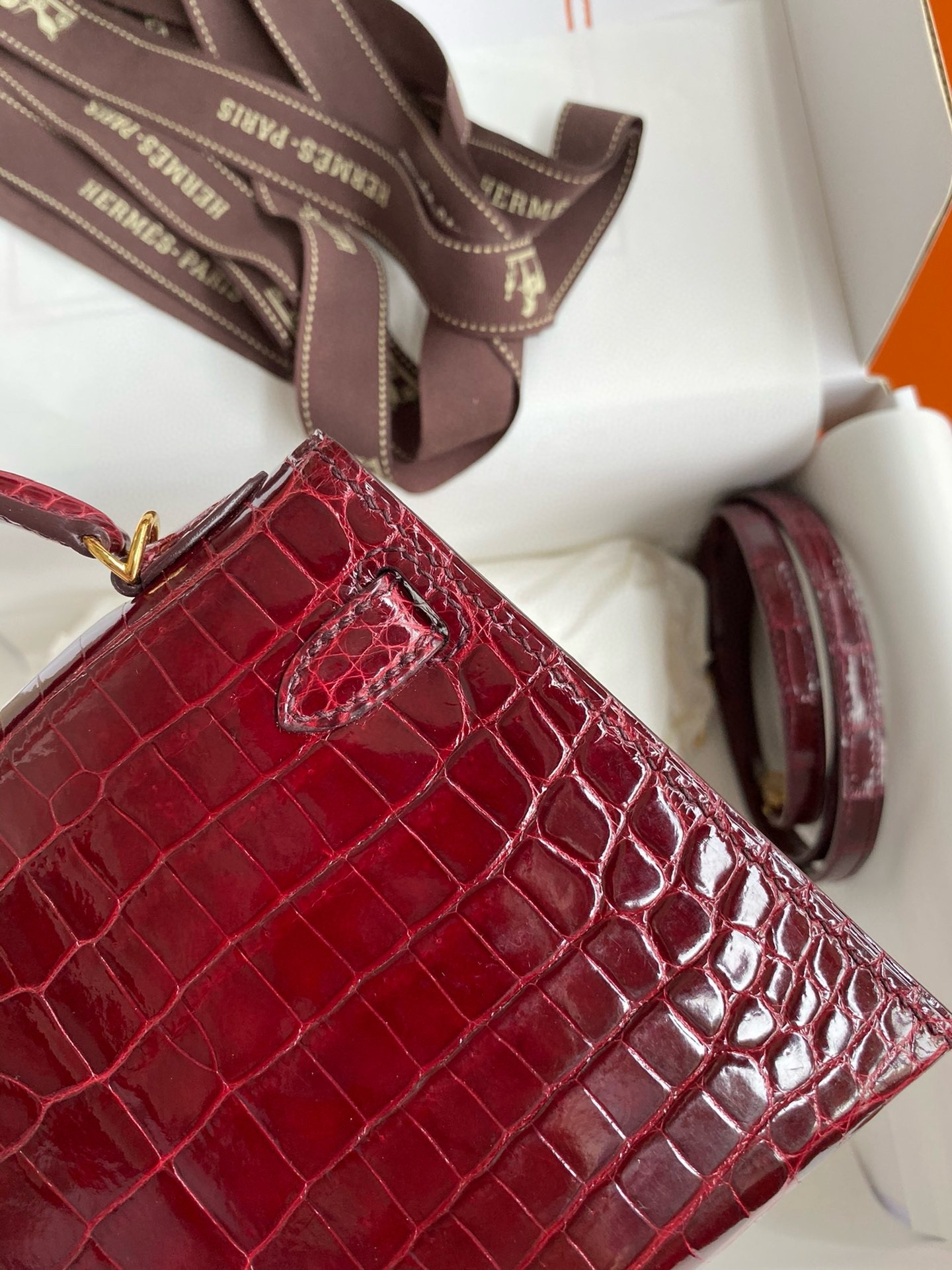 H**mes kelly mini ii sellier handmade bag in bordeaux shiny alligator leather