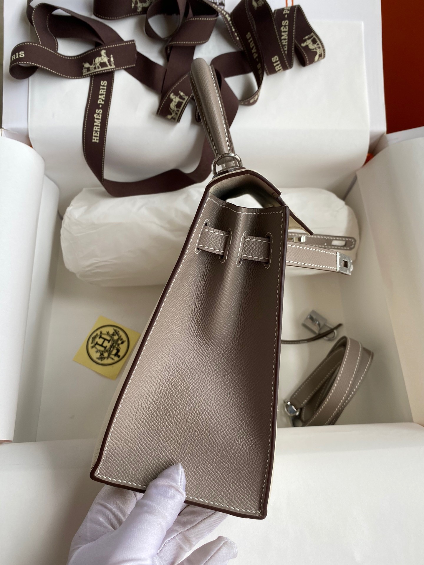 H**mes kelly sellier 25 bicolor bag in craie and gris asphalt epsom calfskin