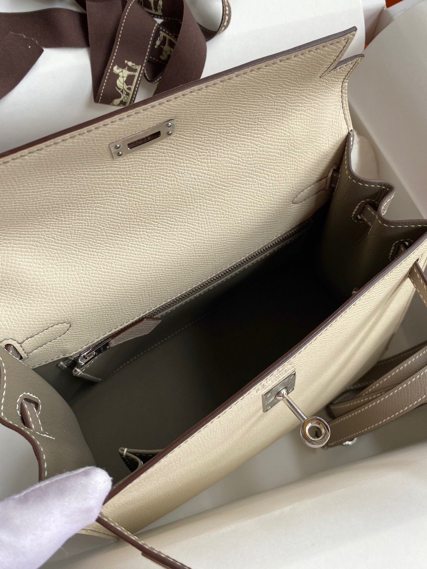 H**mes kelly sellier 25 bicolor bag in craie and gris asphalt epsom calfskin