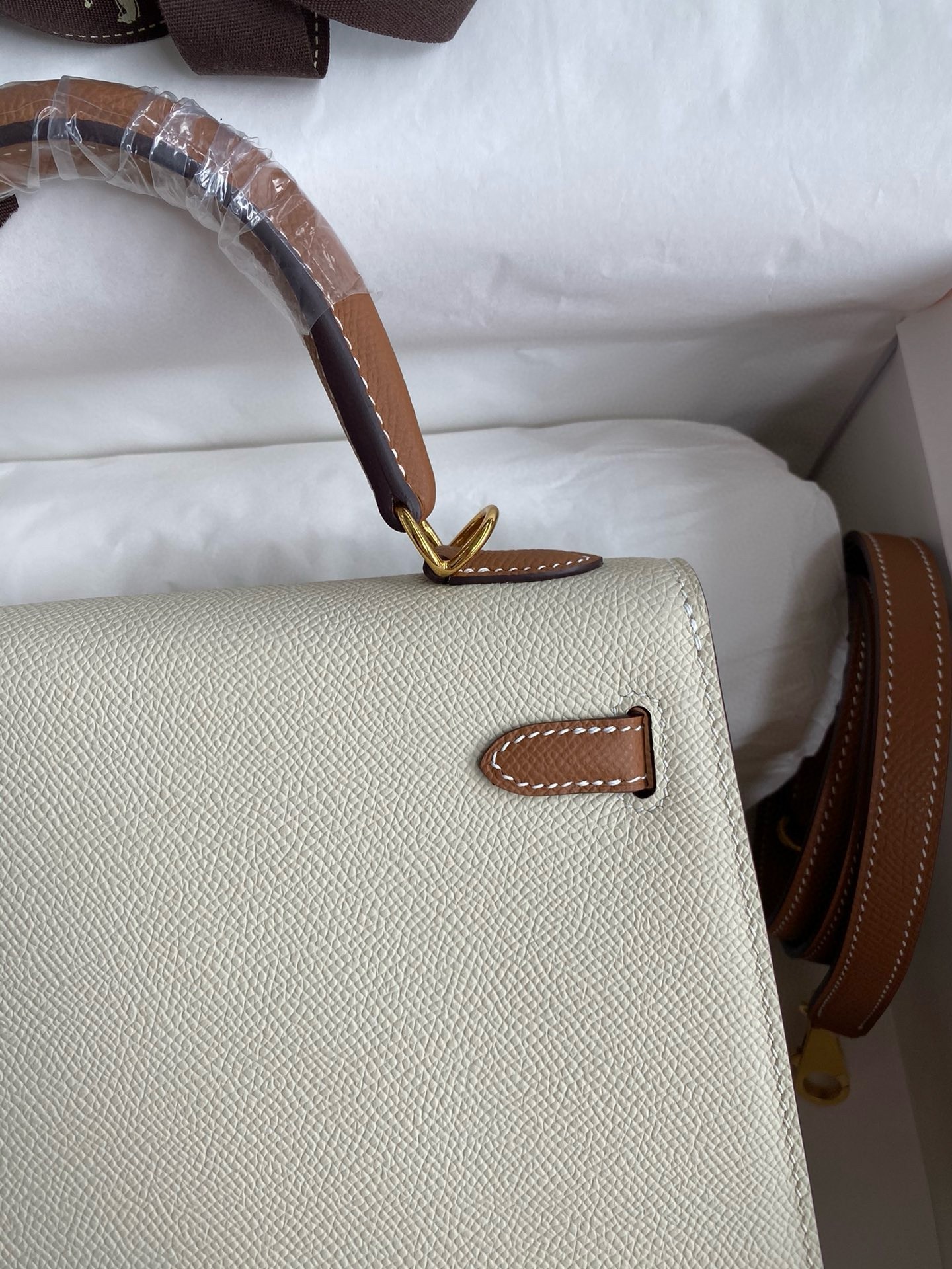 H**mes hss kelly sellier 25 bicolor bag in craie and gold epsom calfskin