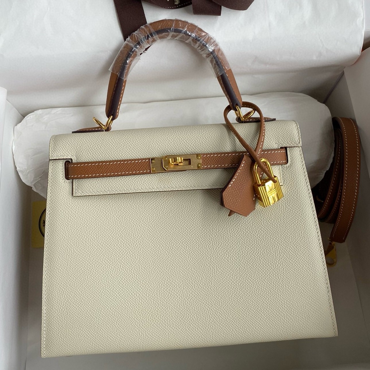 H**mes hss kelly sellier 25 bicolor bag in craie and gold epsom calfskin