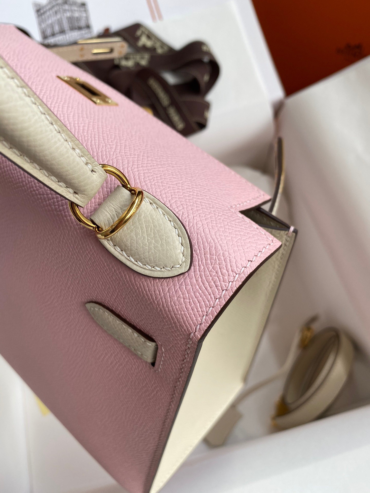H**mes kelly sellier 25 bicolor bag in rose sakura and craie epsom calfskin
