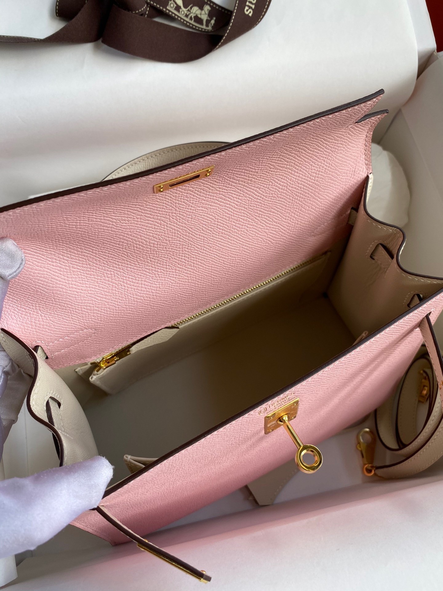 H**mes kelly sellier 25 bicolor bag in rose sakura and craie epsom calfskin
