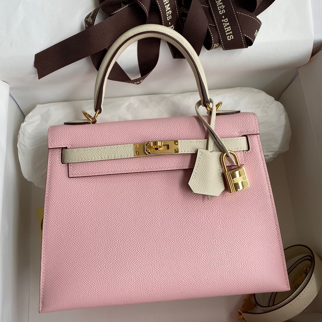 H**mes kelly sellier 25 bicolor bag in rose sakura and craie epsom calfskin