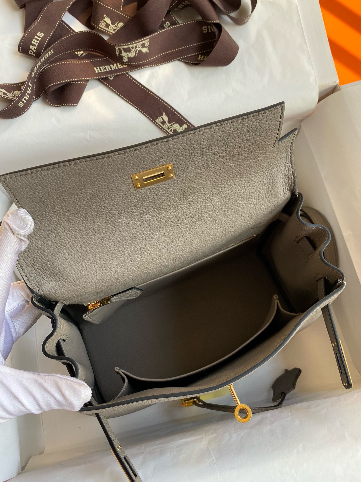 H**mes kelly retourne 25 handmade bag in gris meyer clemence leather