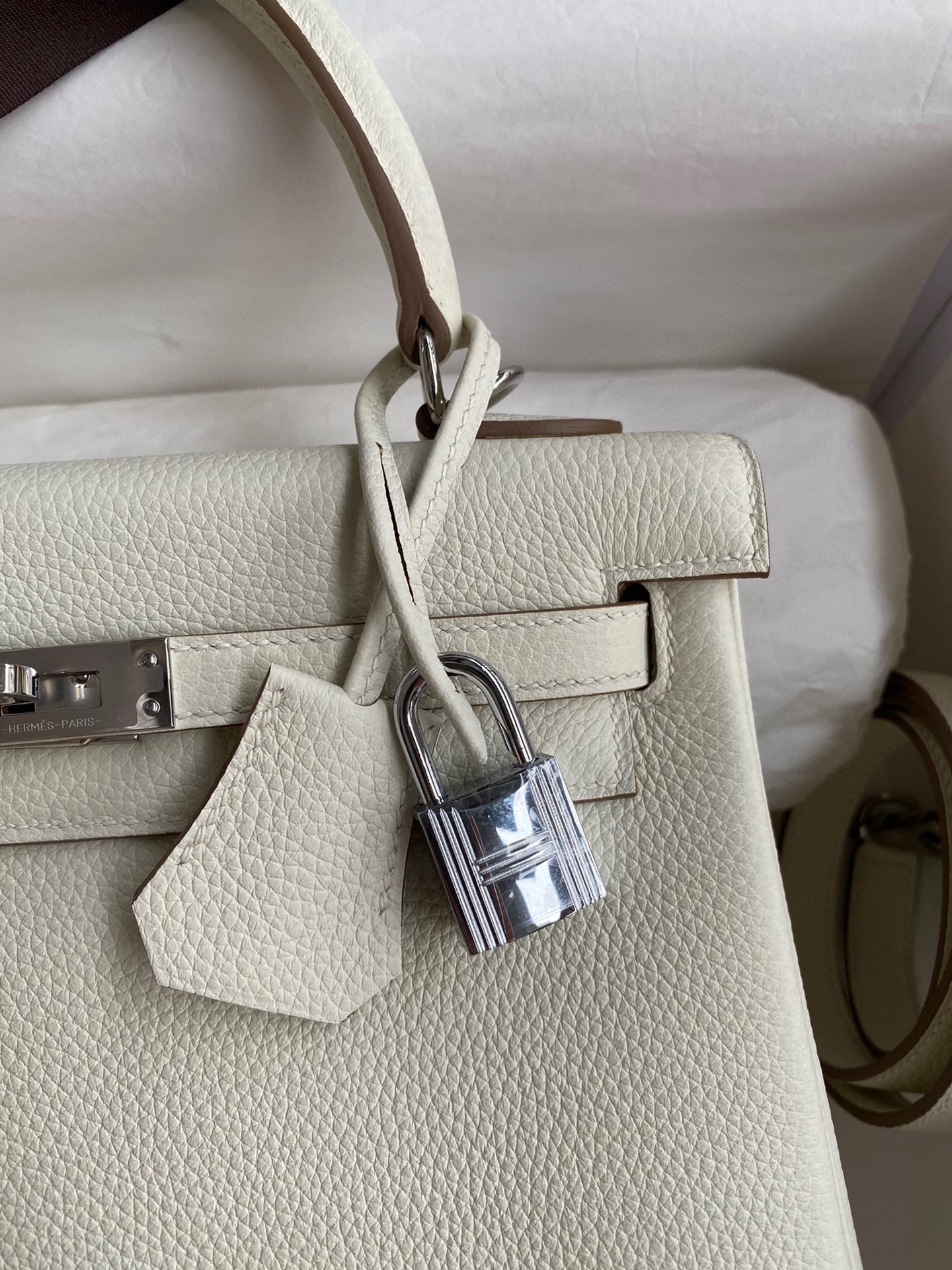 H**mes kelly retourne 25 handmade bag in mushroom clemence leather