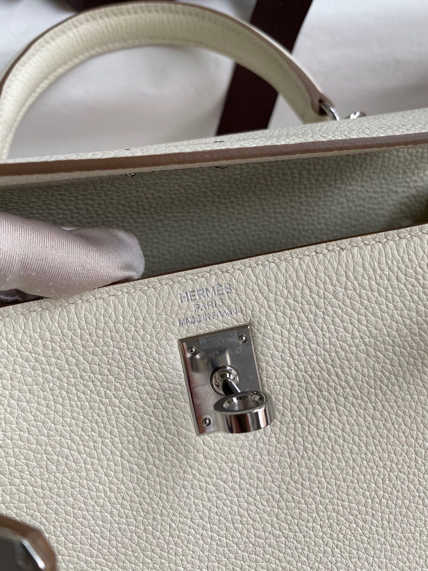 H**mes kelly retourne 25 handmade bag in mushroom clemence leather