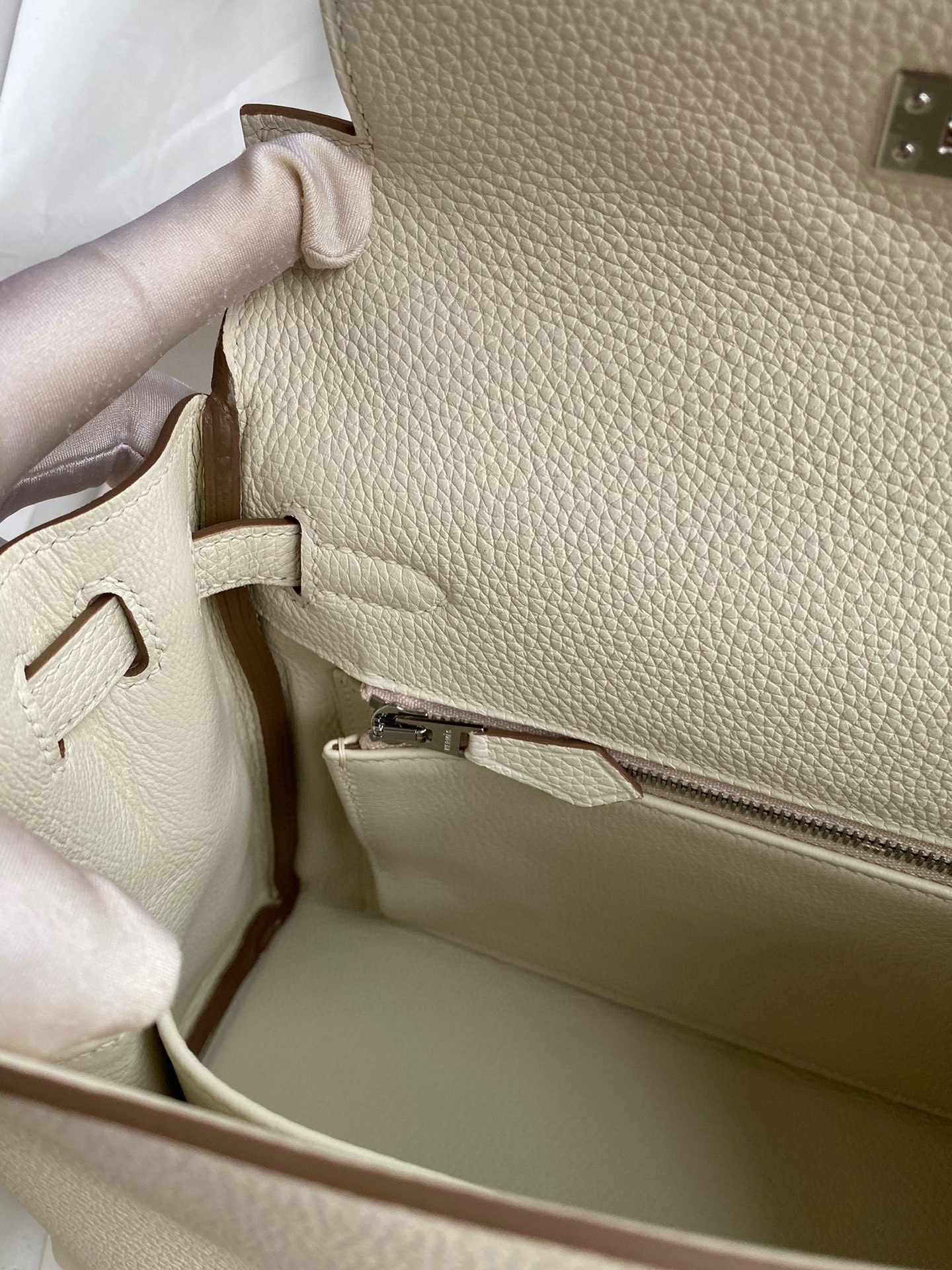 H**mes kelly retourne 25 handmade bag in mushroom clemence leather