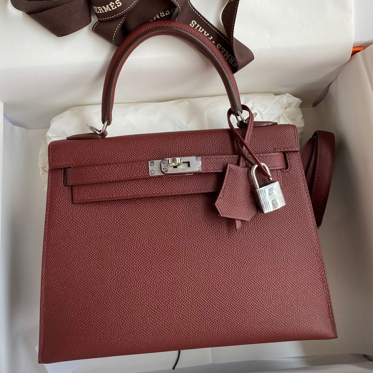 H**mes kelly sellier 25 handmade bag in bordeaux epsom calfskin