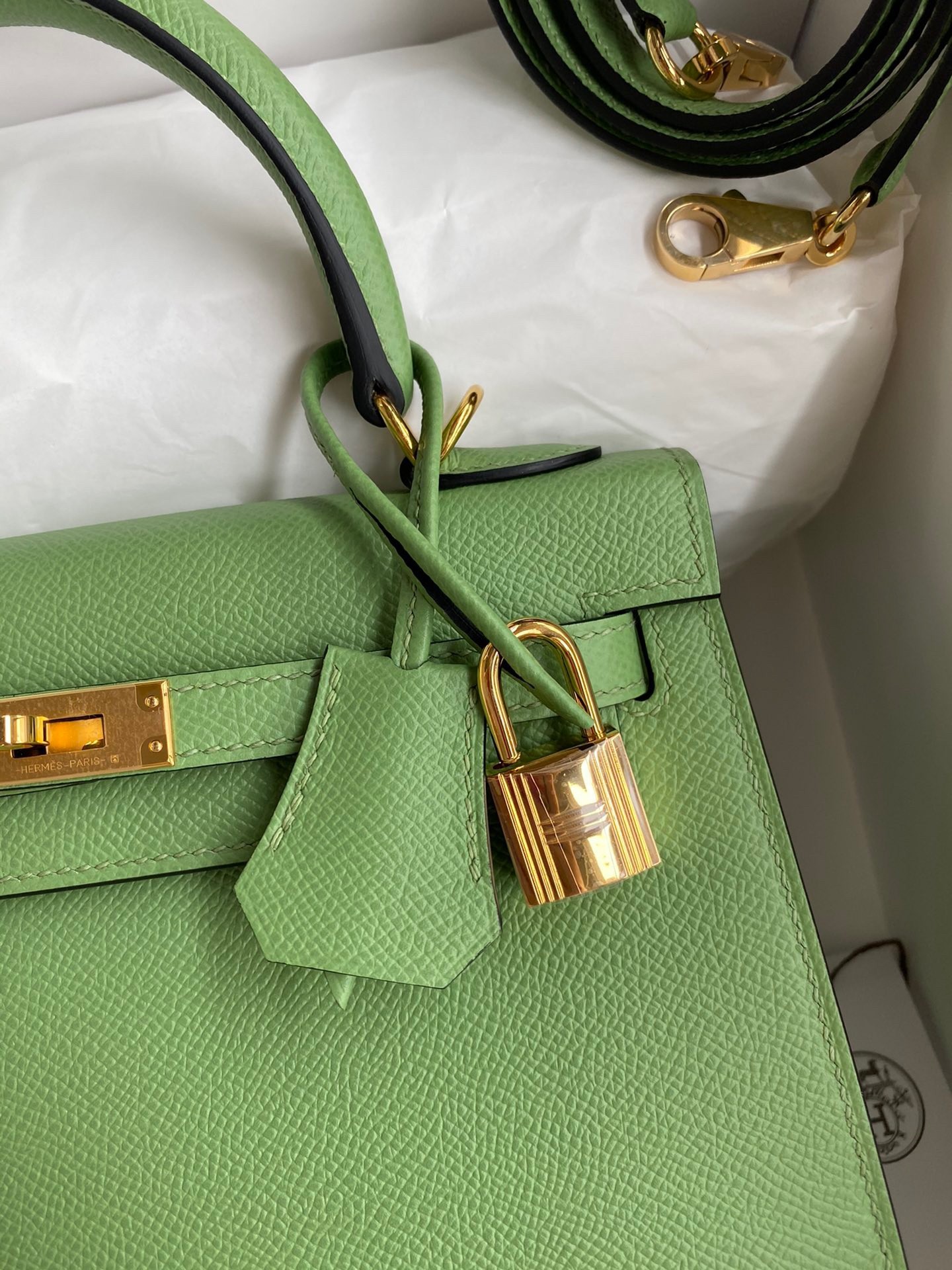 H**mes kelly sellier 25 handmade bag in vert criquet epsom calfskin