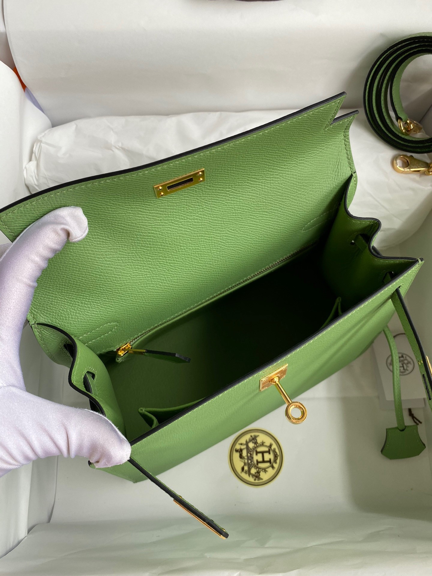 H**mes kelly sellier 25 handmade bag in vert criquet epsom calfskin