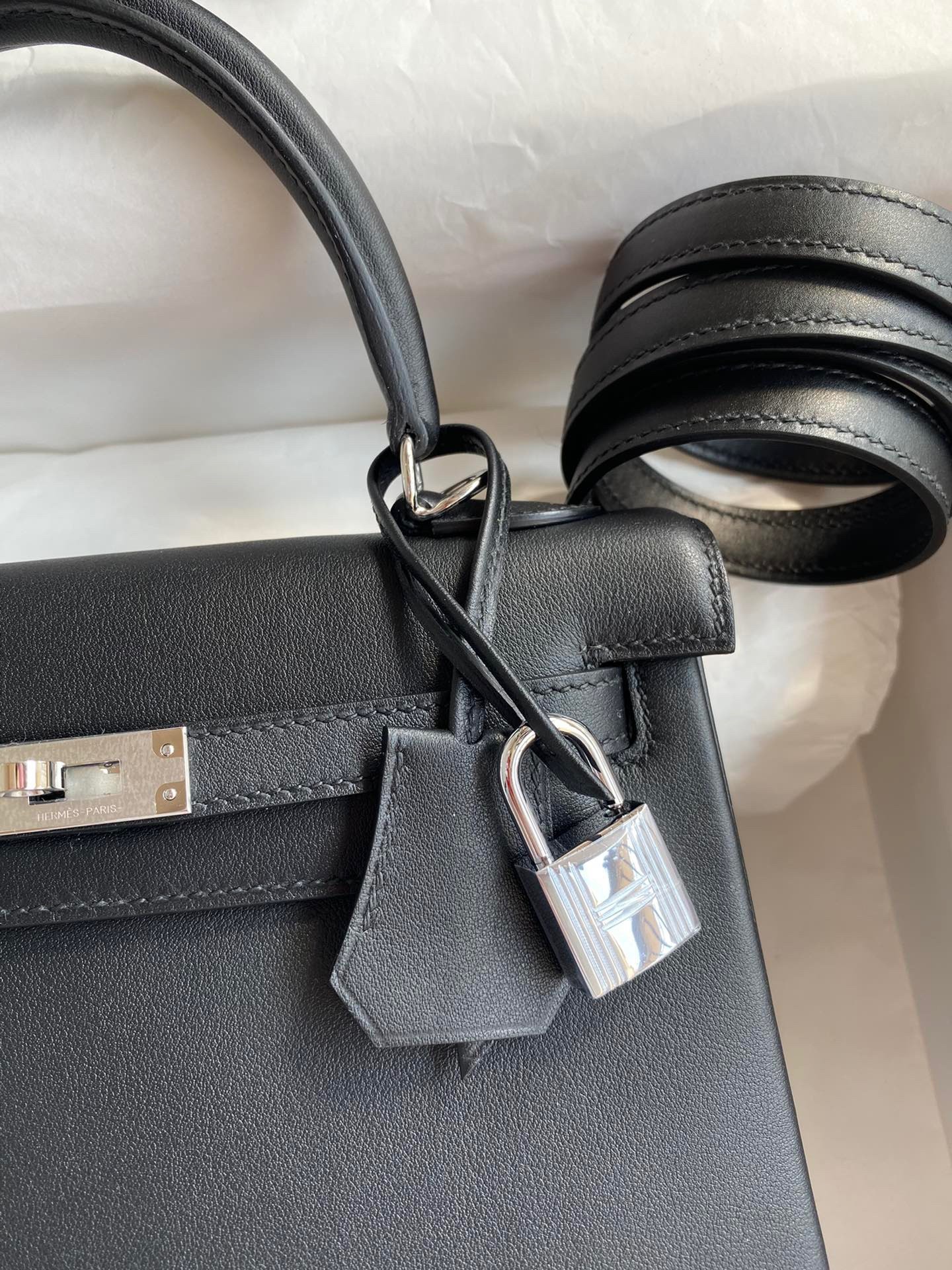 H**mes kelly retourne 25 handmade bag in black swift calfskin
