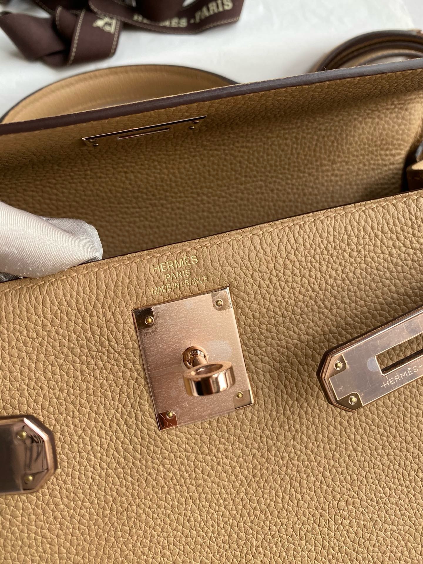 H**mes kelly retourne 28 handmade bag in chai clemence leather