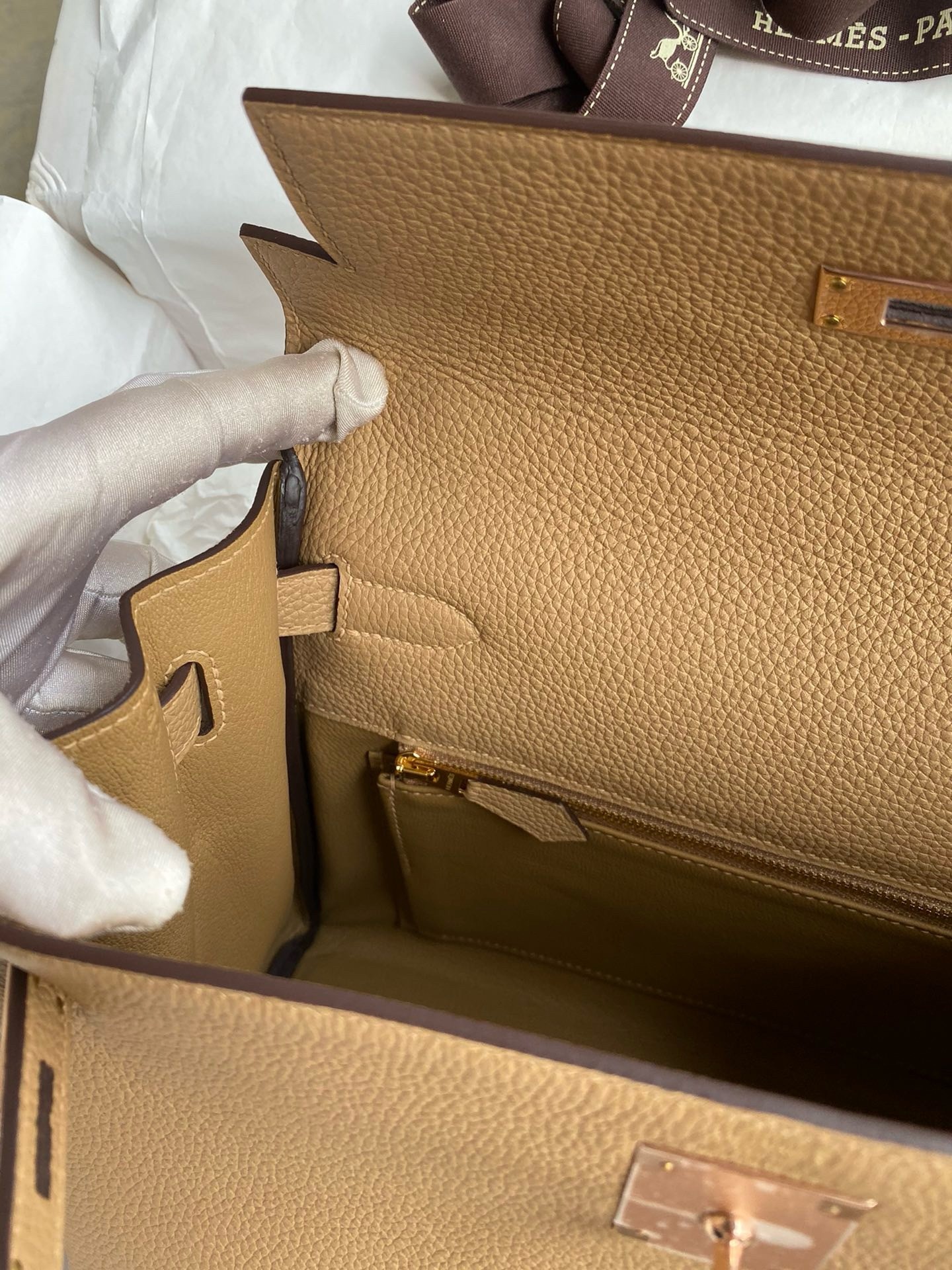 H**mes kelly retourne 28 handmade bag in chai clemence leather
