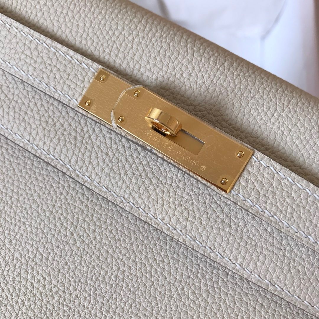 H**mes kelly retourne 28 handmade bag in craie clemence leather