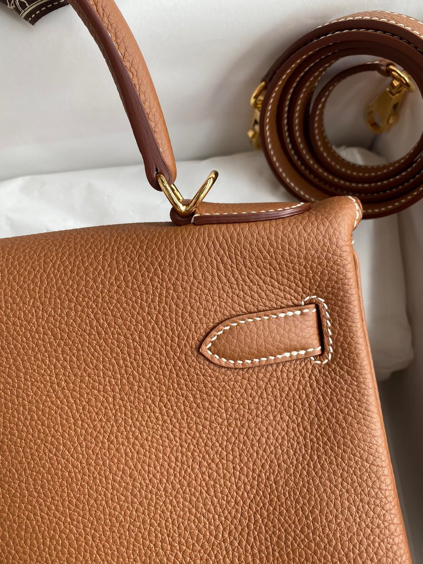 H**mes kelly retourne 28 handmade bag in gold clemence leather