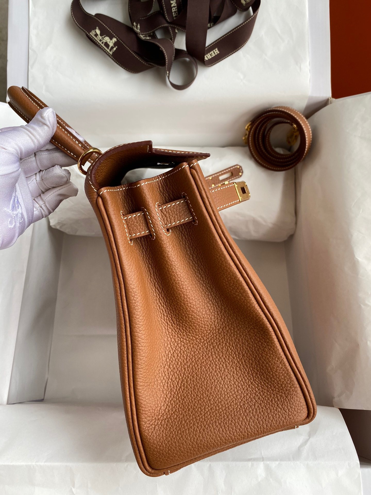 H**mes kelly retourne 28 handmade bag in gold clemence leather