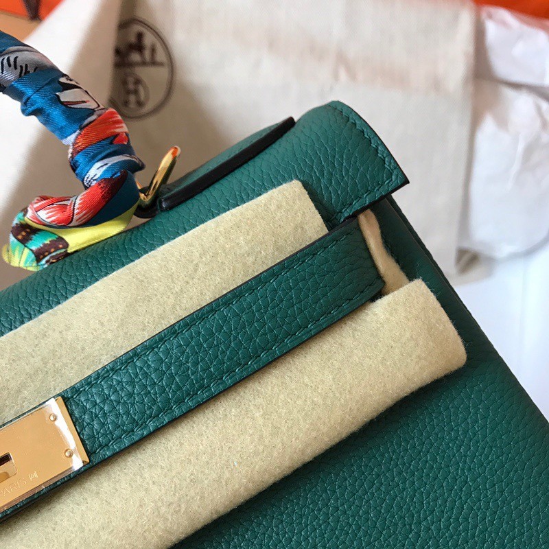 H**mes kelly retourne 28 handmade bag in malachite clemence leather