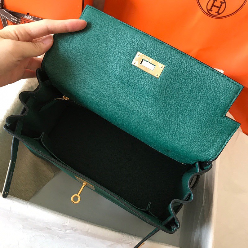 H**mes kelly retourne 28 handmade bag in malachite clemence leather