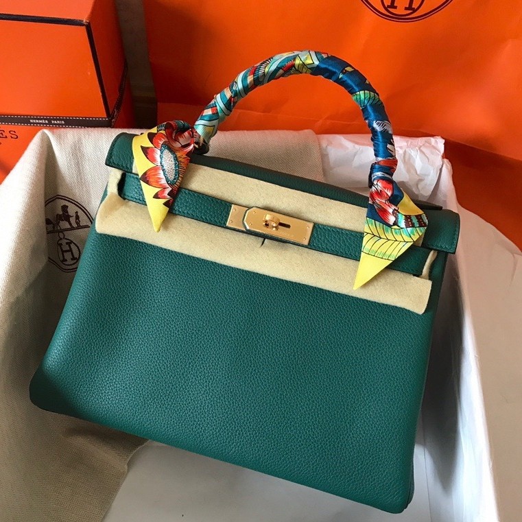 H**mes kelly retourne 28 handmade bag in malachite clemence leather