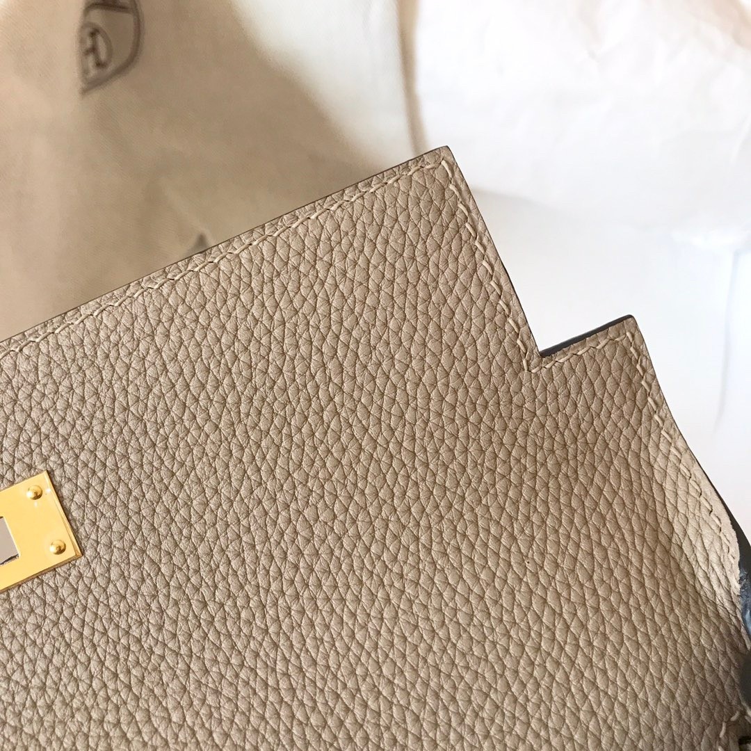 H**mes kelly retourne 28 handmade bag in tourterelle clemence leather
