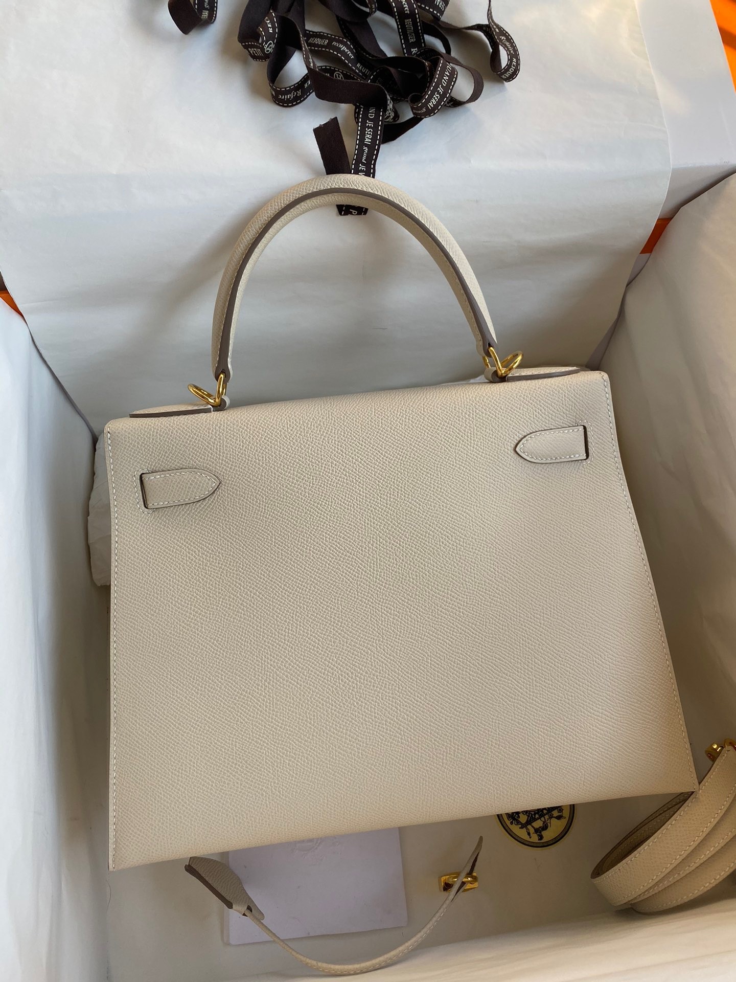 H**mes kelly sellier 28 handmade bag in craie epsom calfskin