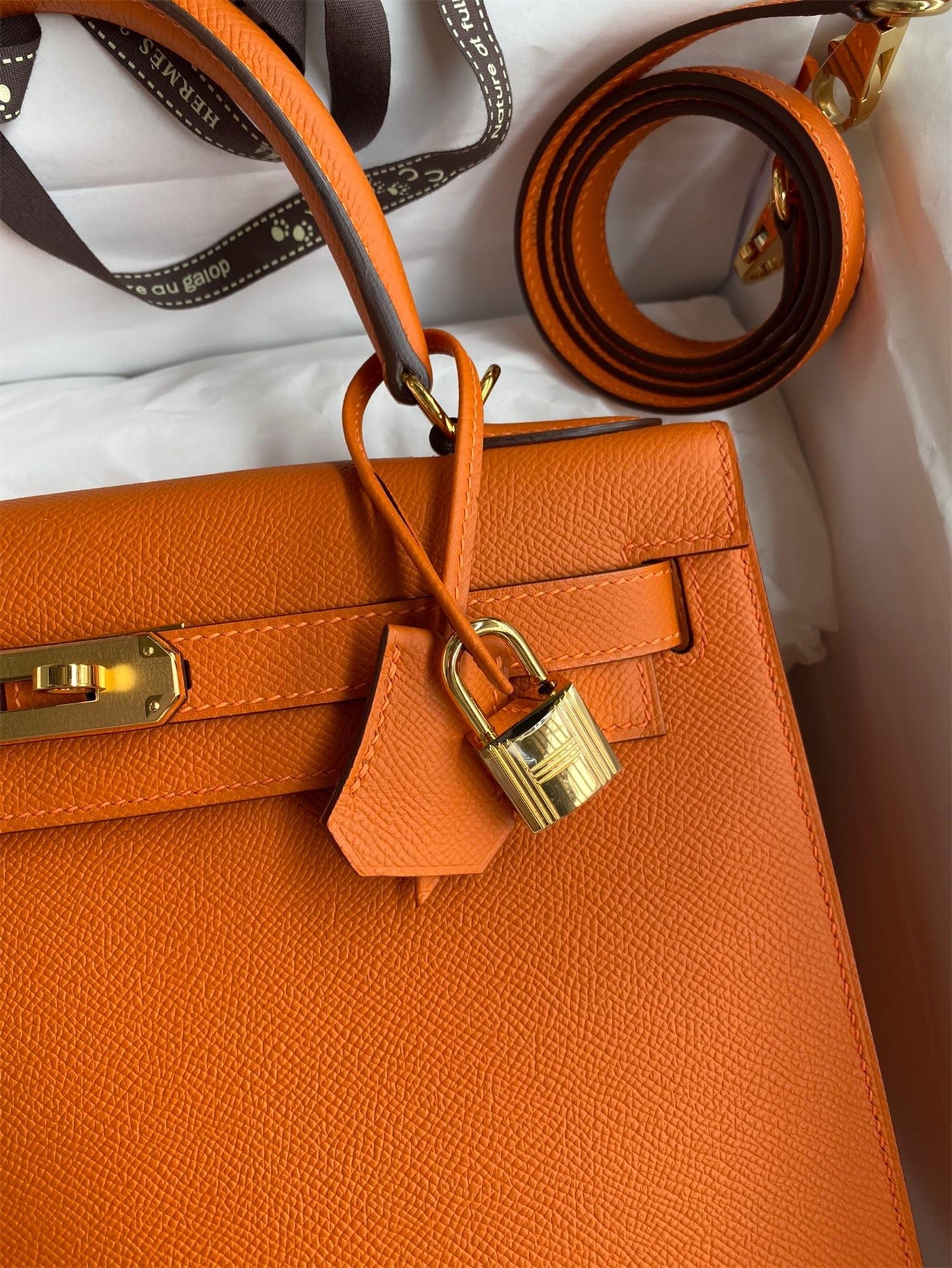 H**mes kelly sellier 28 handmade bag in orange epsom calfskin