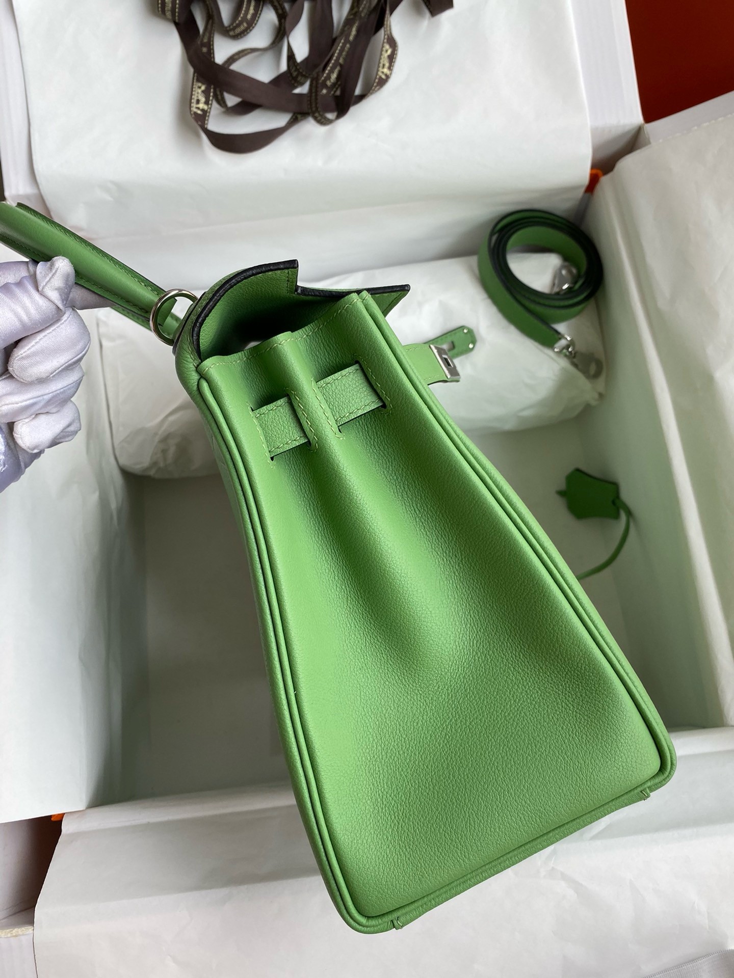 H**mes kelly retourne 28 handmade bag in vert criquet evercolor calfskin