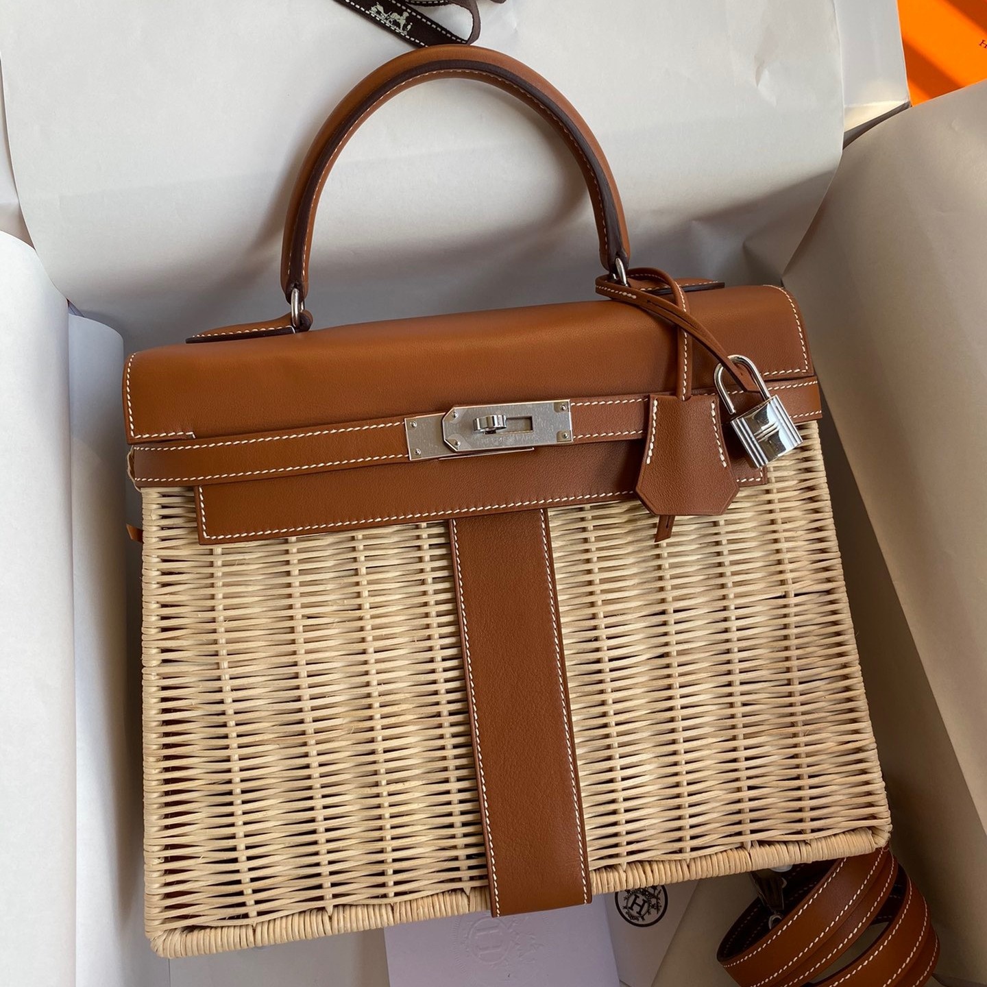 H**mes picnic kelly 28cm bag in wicker with barenia leather