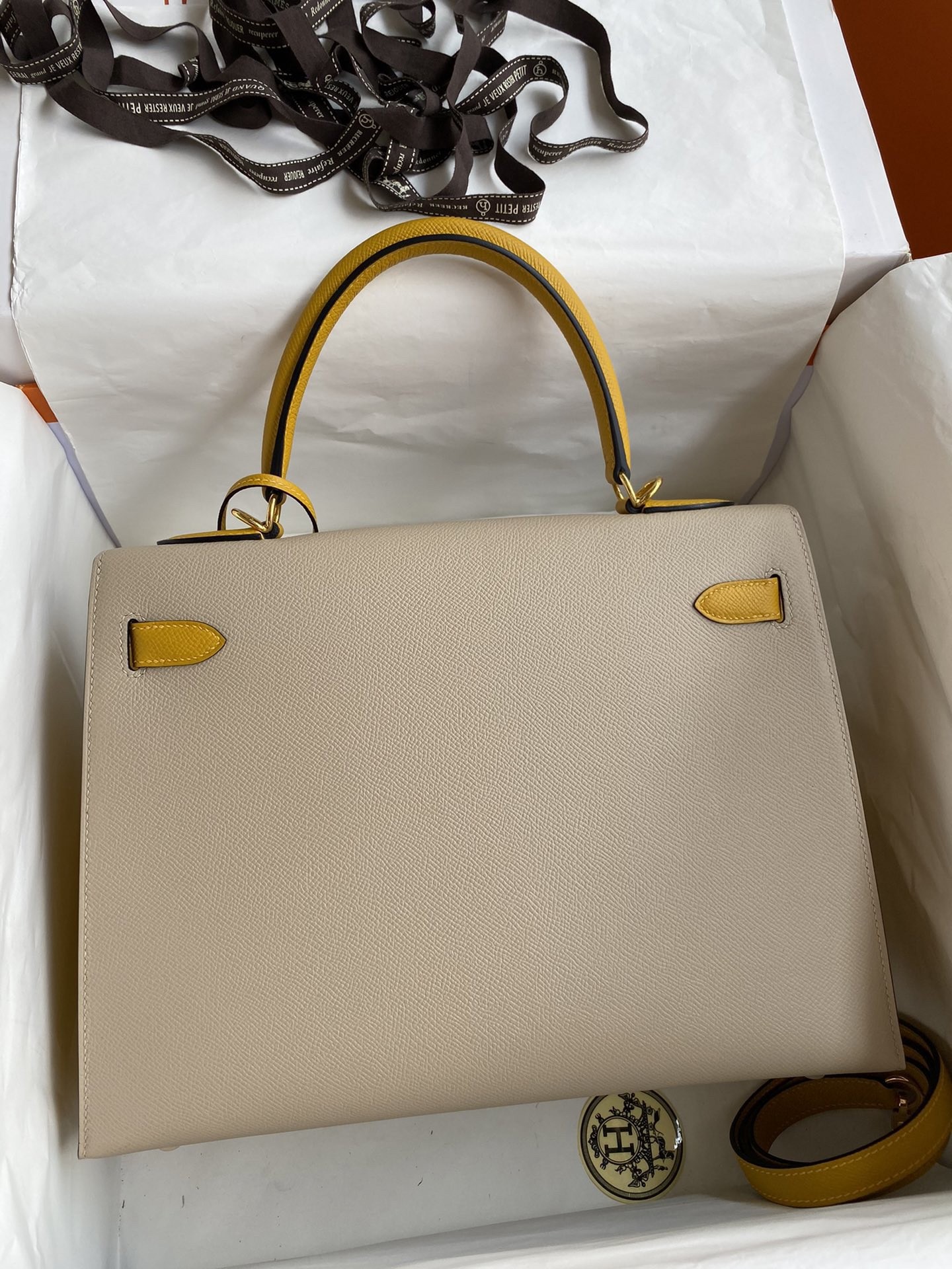 H**mes kelly sellier 32 bicolor bag in trench and yellow epsom calfskin