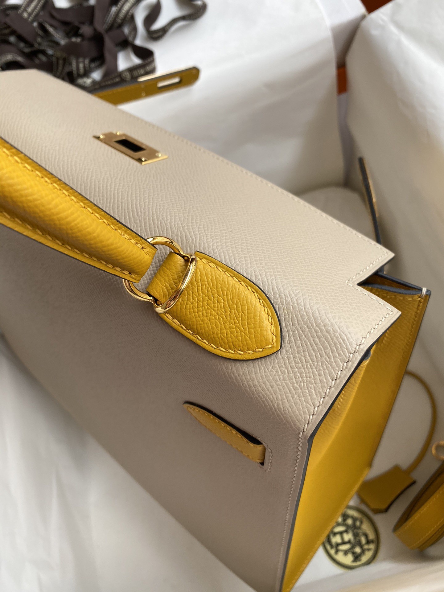 H**mes kelly sellier 32 bicolor bag in trench and yellow epsom calfskin